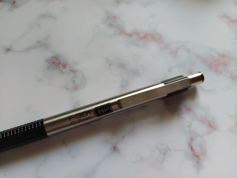 Ручка шариковая Zebra F301 Ultra-BK синий РШ металлическая атом металл 2815353 фото